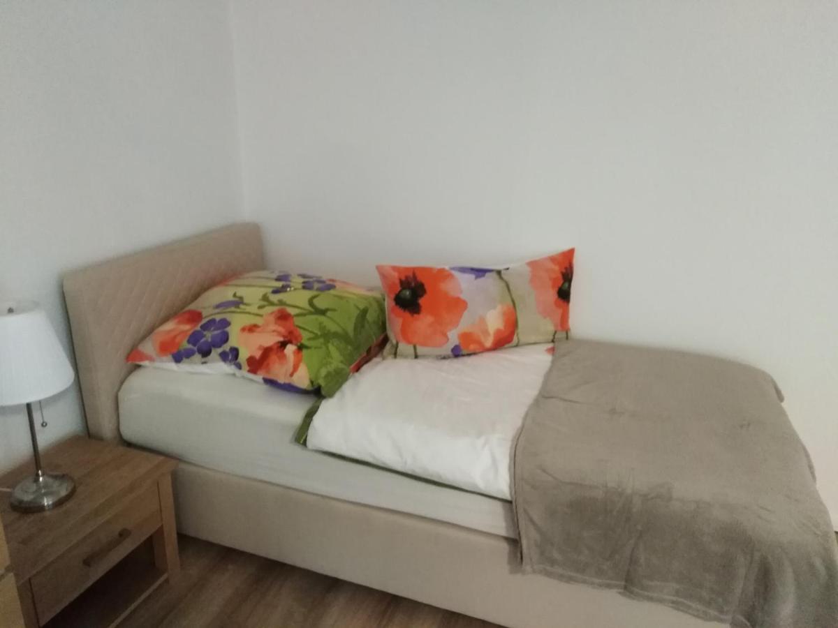 Ferienwohnung Wettin Bagian luar foto