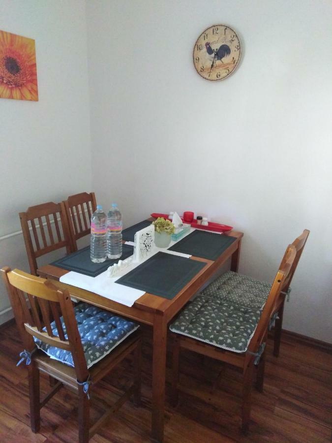 Ferienwohnung Wettin Bagian luar foto